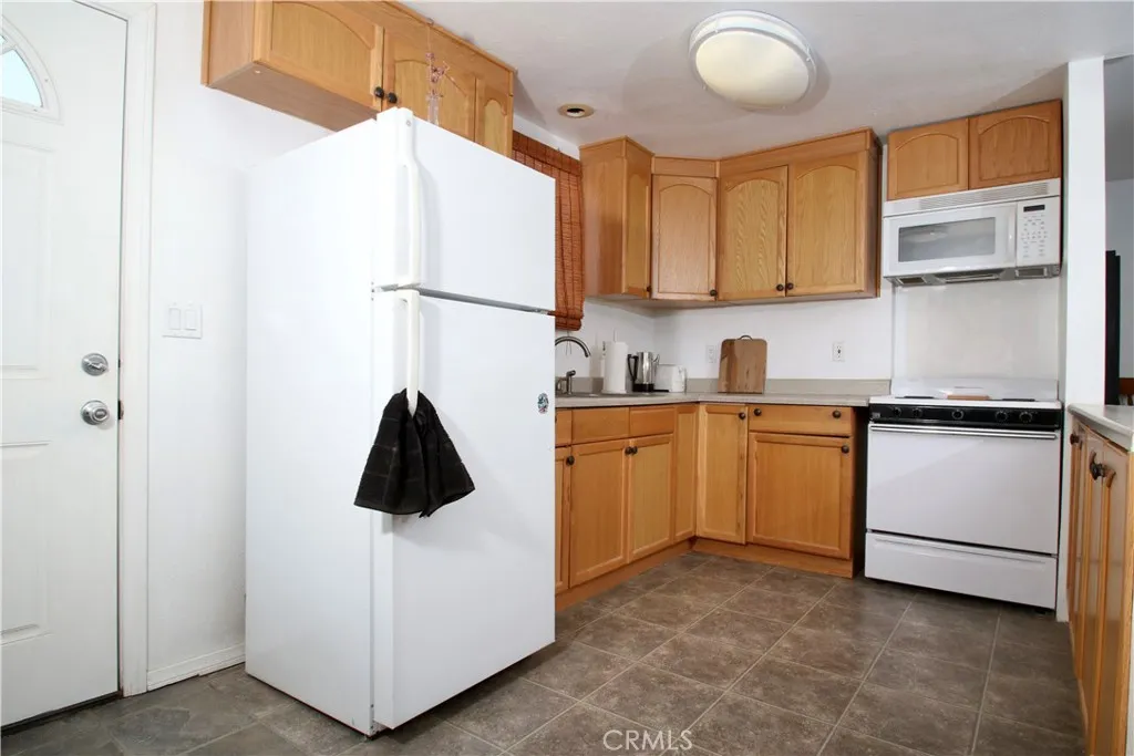 2029 Wamego, Landers, California 92285 home-pic-9