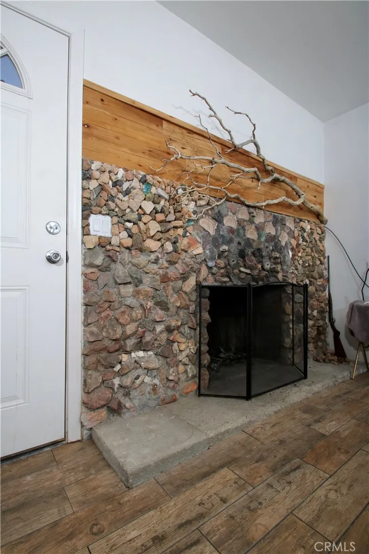 2029 Wamego, Landers, California 92285 home-pic-15