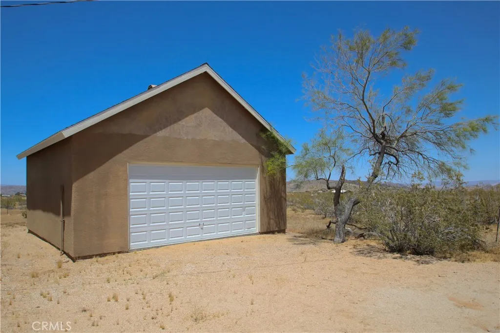2029 Wamego, Landers, California 92285 home-pic-5