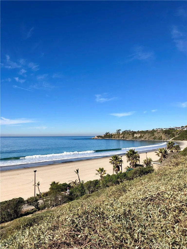 Walk with your beach chairs to enjoy Salt Creek Beach!