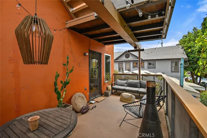 Middle entertaining balcony