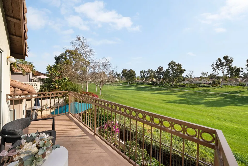 15 Via Floria, Rancho Santa Margarita, California 92688 home-pic-6