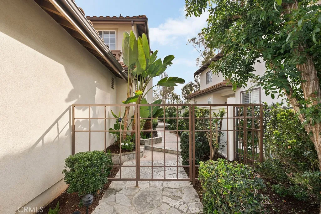 15 Via Floria, Rancho Santa Margarita, California 92688 home-pic-30