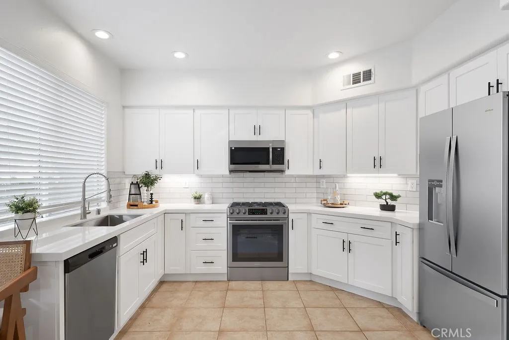15 Via Floria, Rancho Santa Margarita, California 92688 home-pic-41