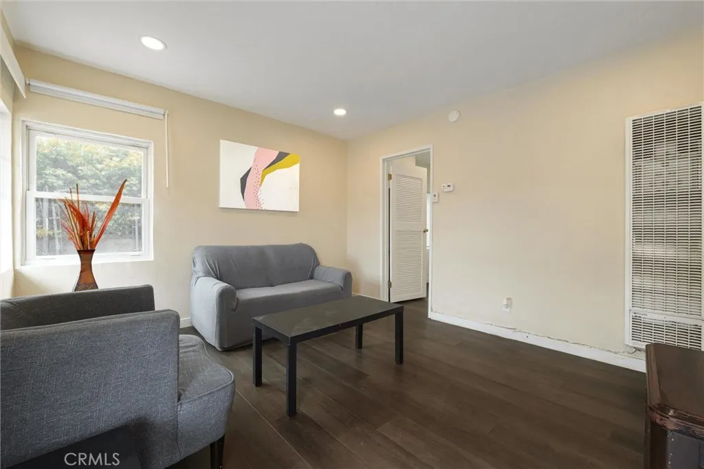 21719 Neptune, Carson, California 90745 home-pic-4