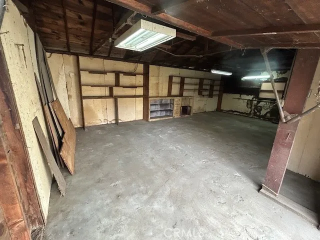 Large garage area for a studio, workshop, or other uses.