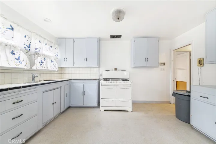 Kitchen with lots of cabinets