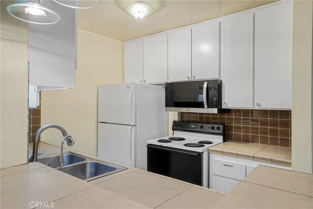 8650 Gulana C1056, Playa Del Rey, California 90293 home-pic-11