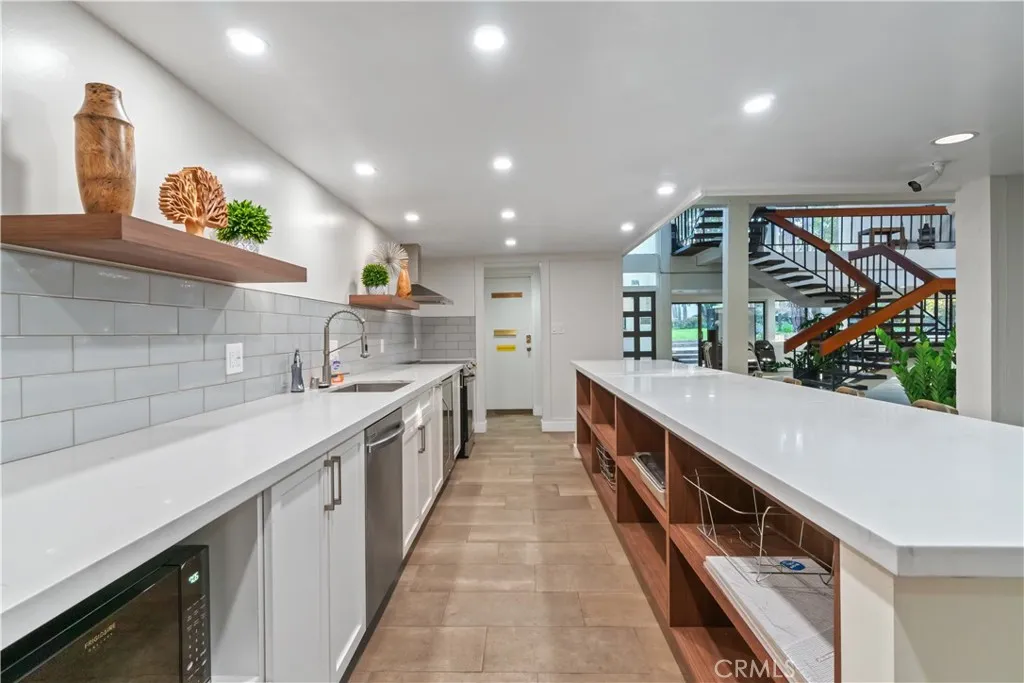 8650 Gulana C1056, Playa Del Rey, California 90293 home-pic-39