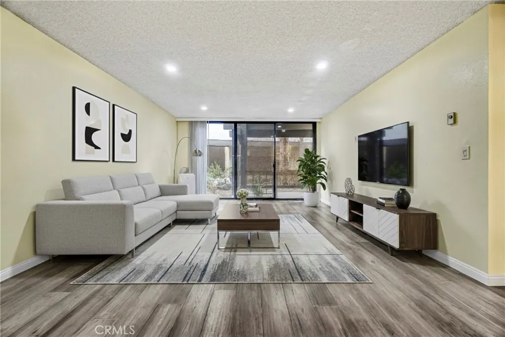 8650 Gulana C1056, Playa Del Rey, California 90293 home-pic-1