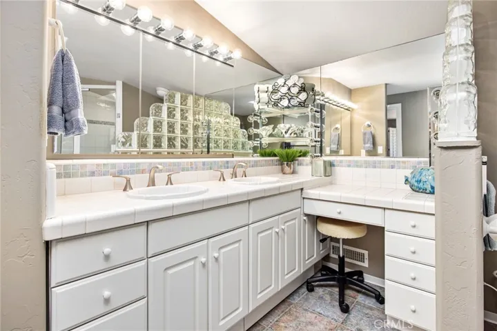 1021 Partridge Court, San Marcos, California 92078