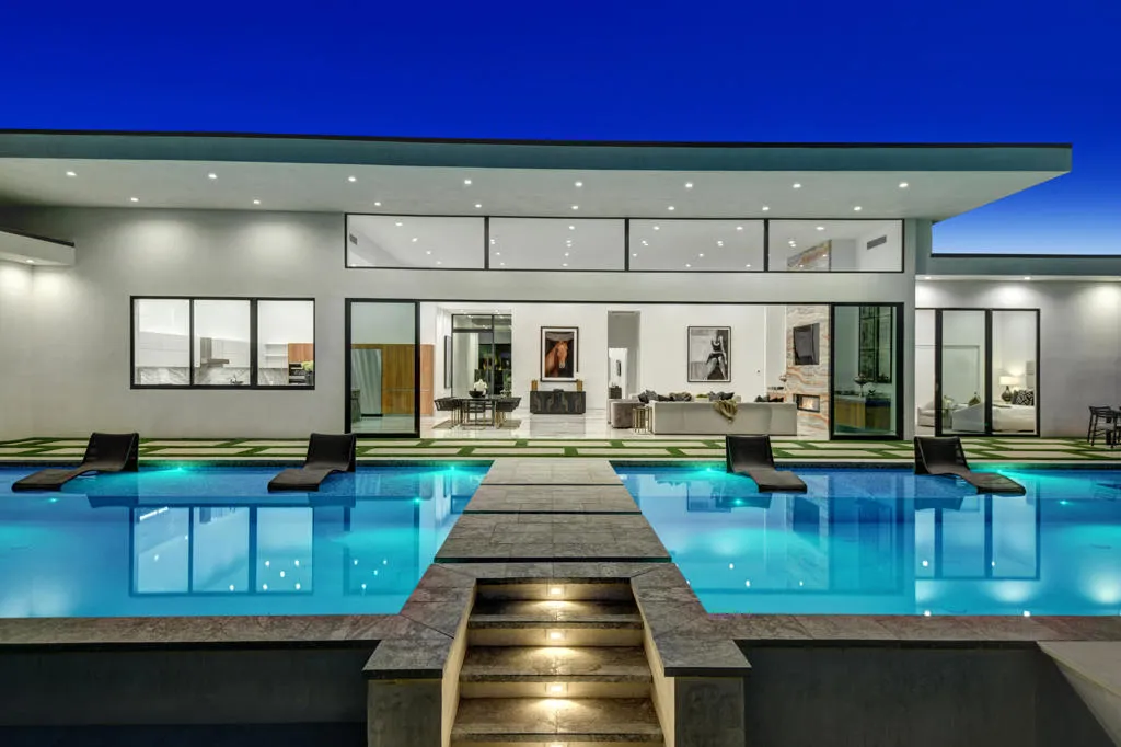 SUNKEN BBQ TO POOL AND HOUSE NIGHT