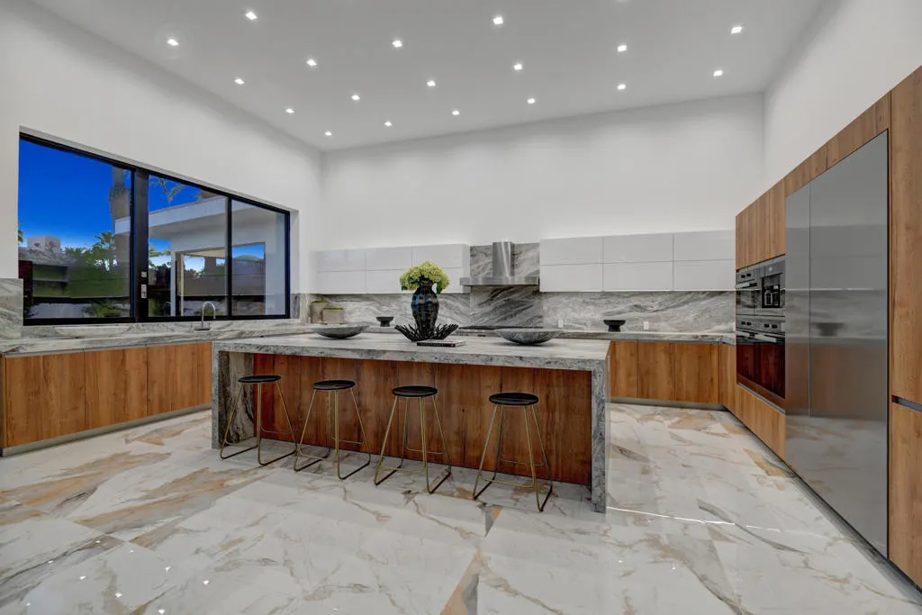 KITCHEN NIGHT
