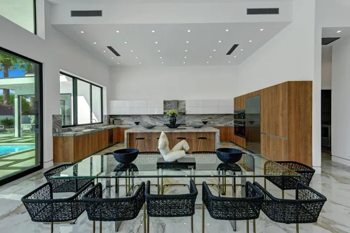 DINING ROOM TO KITCHEN STRAIGHT ON