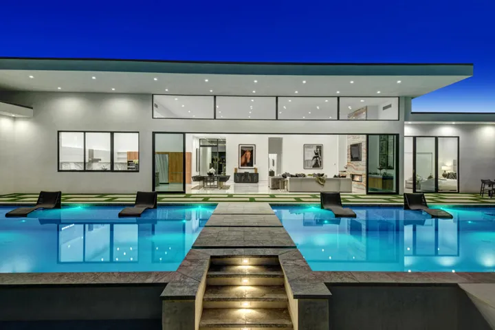 SUNKEN BBQ TO POOL AND HOUSE NIGHT