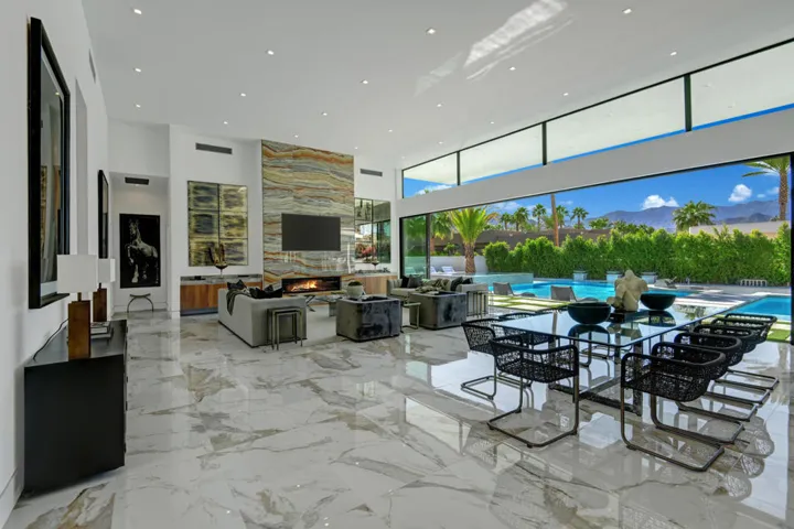 DINING ROOM AND LIVING ROOM TO VIEW