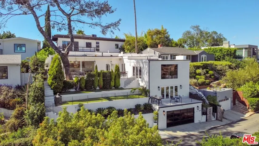 Fantastic Lake Hollywood