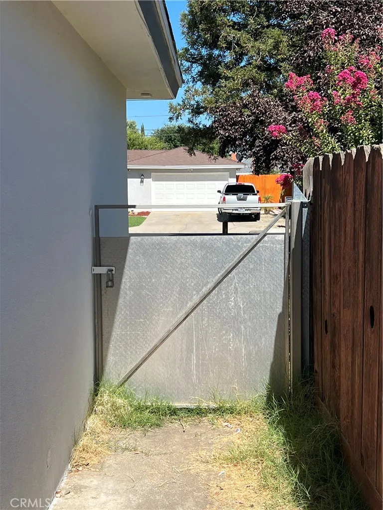 4069 N Sunnyside, Fresno, California 93727 home-pic-19