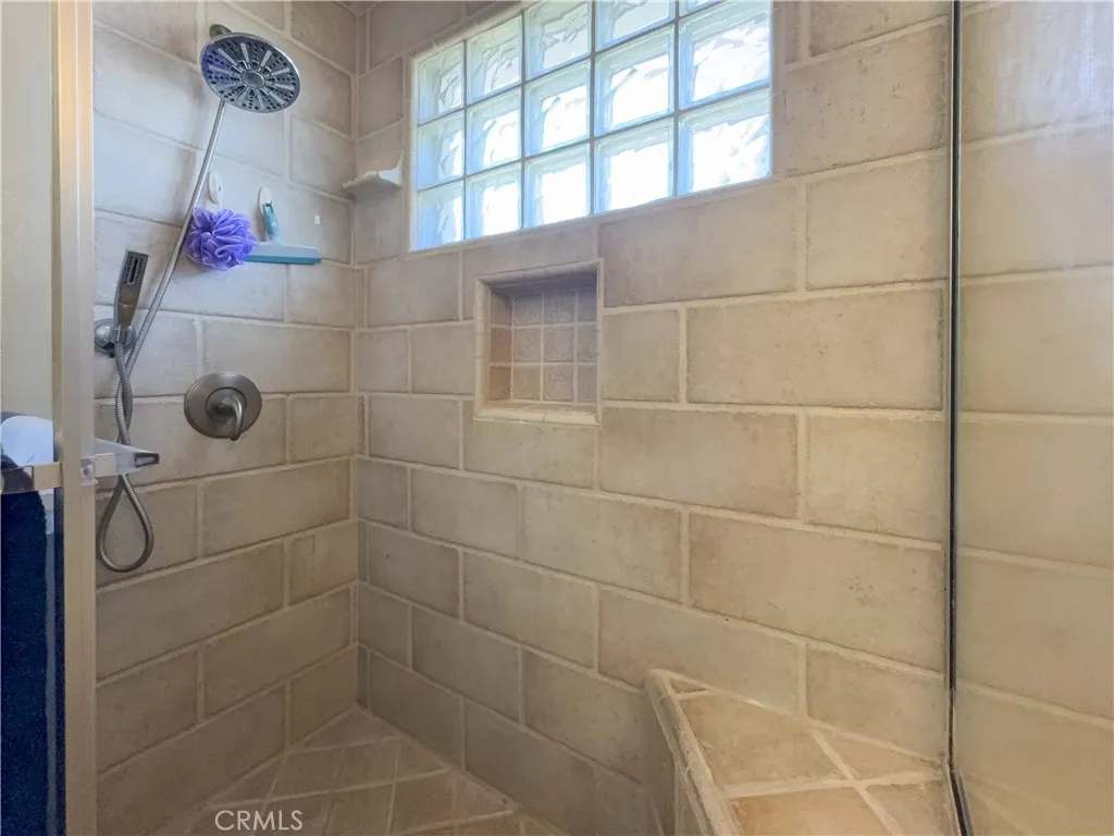 4069 N Sunnyside, Fresno, California 93727 home-pic-9