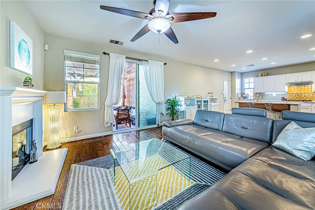 25387 Playa Serena, Valencia, California 91381 home-pic-10