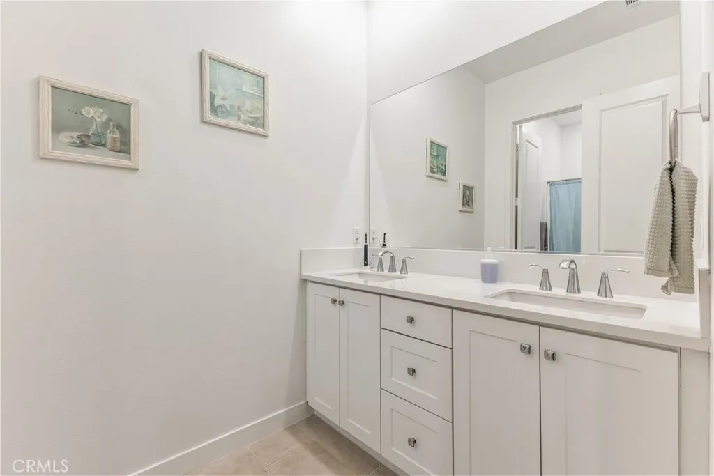 Third bathroom with tub/shower combo