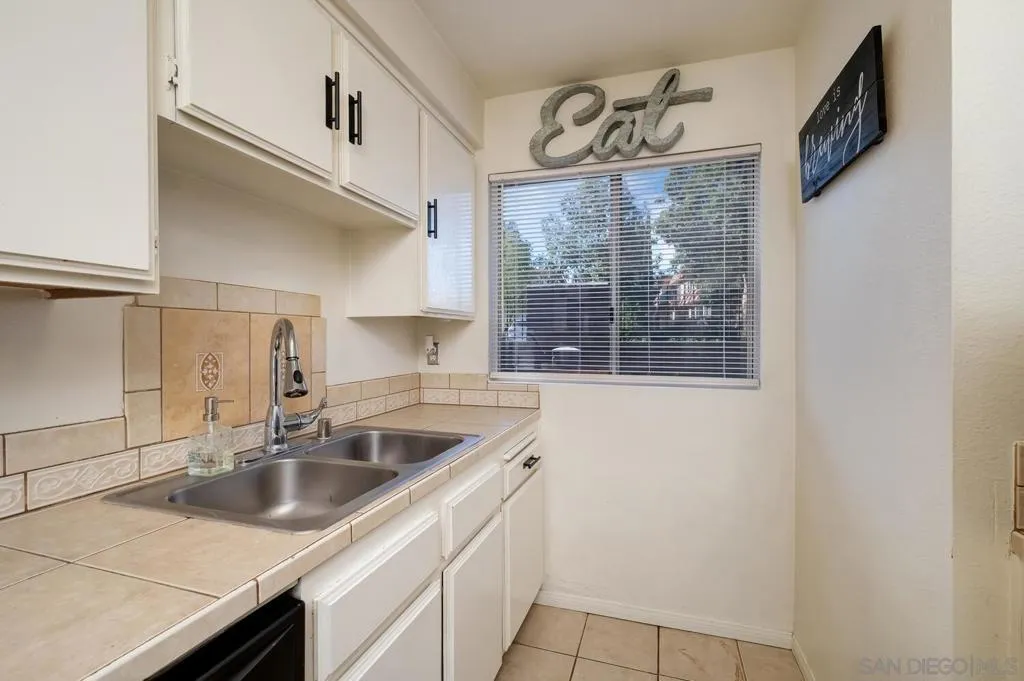 1630 Grandon Ave, San Marcos, California 92078 home-pic-8