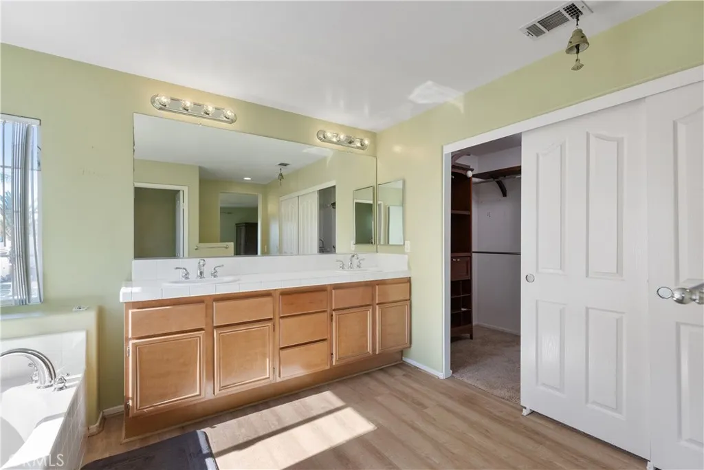 33586 Thyme Lane, Murrieta, California 92563 home-pic-23