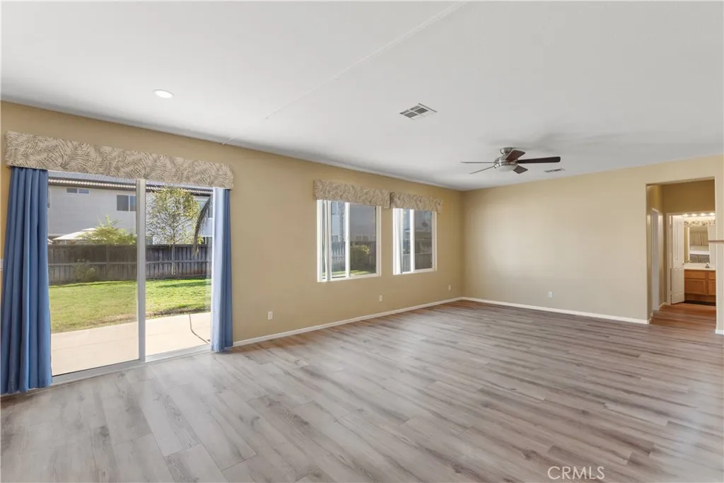 33586 Thyme Lane, Murrieta, California 92563 home-pic-9