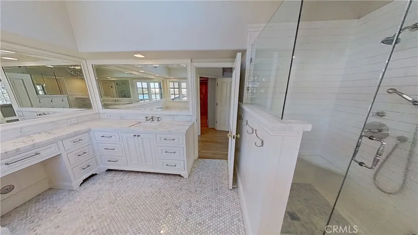 Bathroom 2 - Upstairs - Primary Suite