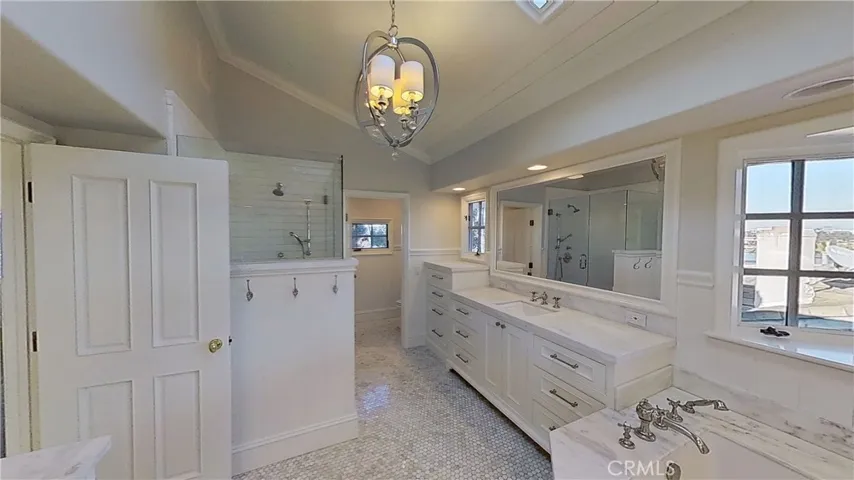 Bathroom 2 - Upstairs - Primary Suite