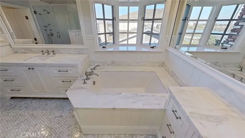 Bathroom 2 - Upstairs - Primary Suite