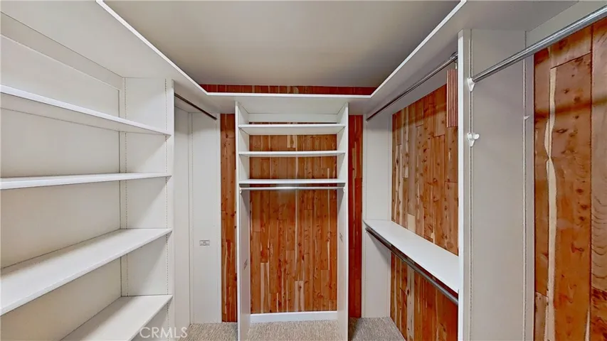Bedroom 5 - Upstairs - Walk-in Closet