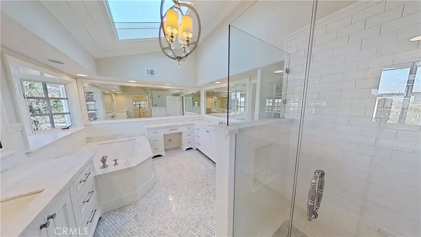 Bathroom 2 - Upstairs - Primary Suite