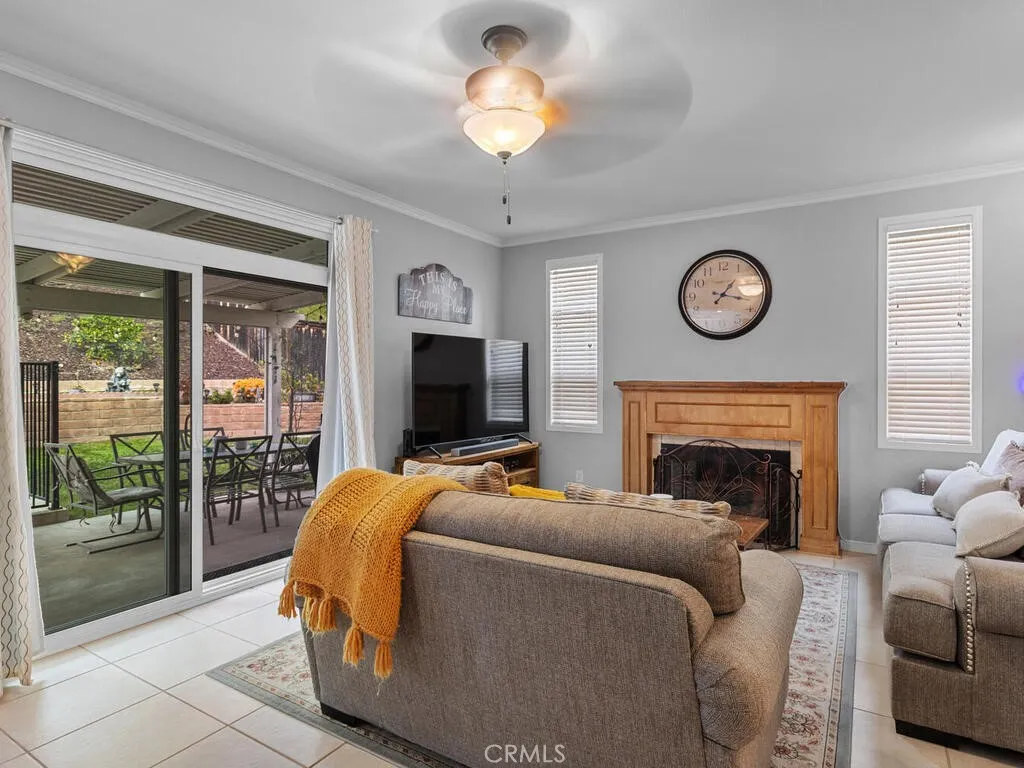 39815 Highbury Drive, Murrieta, California 92563 home-pic-16