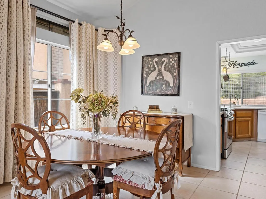39815 Highbury Drive, Murrieta, California 92563 home-pic-12