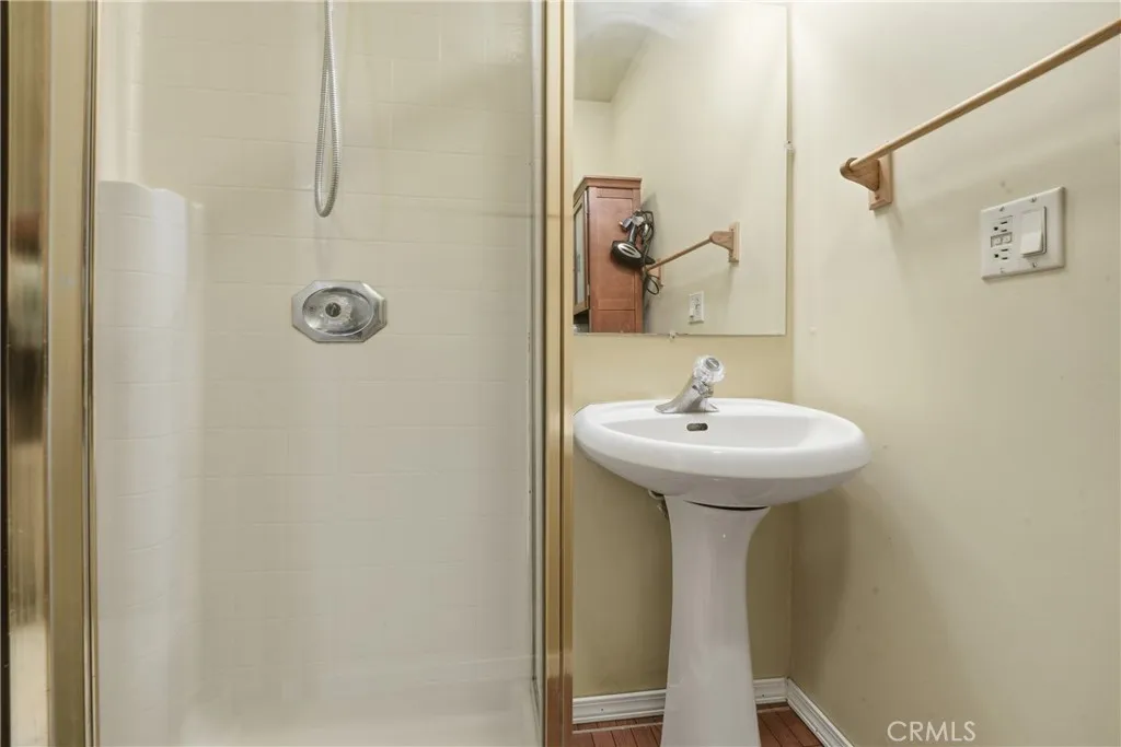 27 W Pleasant, Long Beach, California 90805 home-pic-18