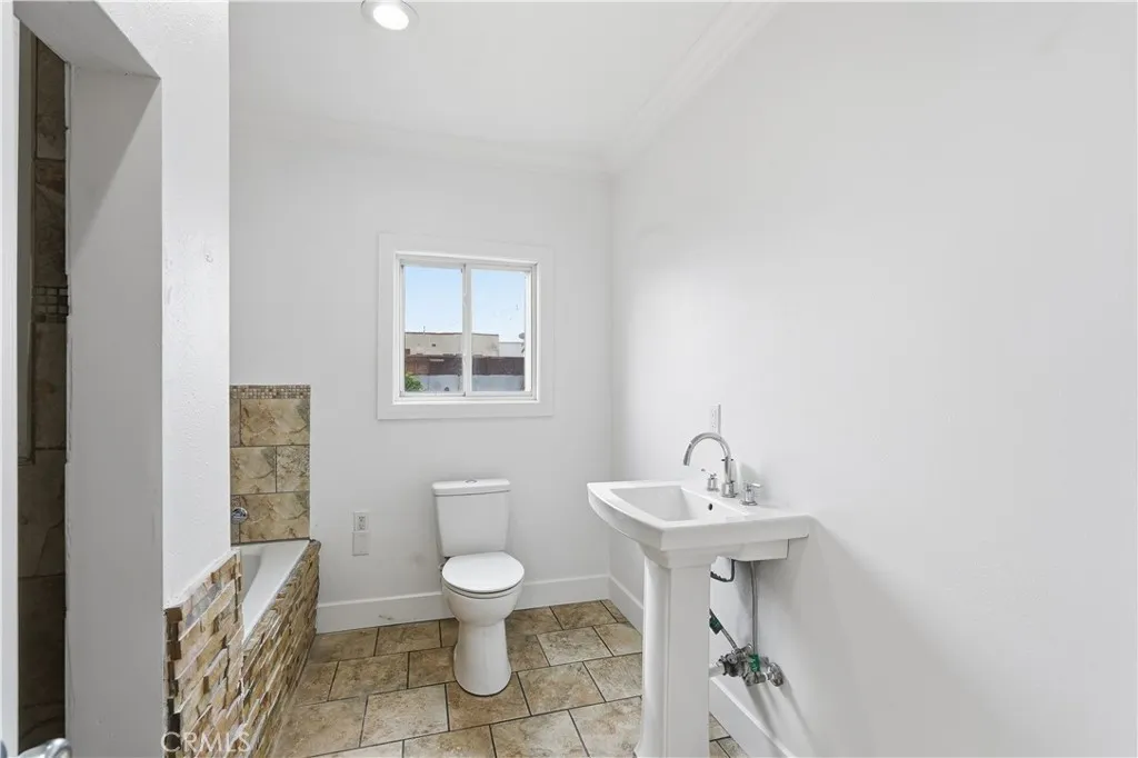 3100 W 78th Place, Los Angeles, California 90043 home-pic-28