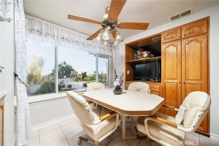 Eating area in kitchen