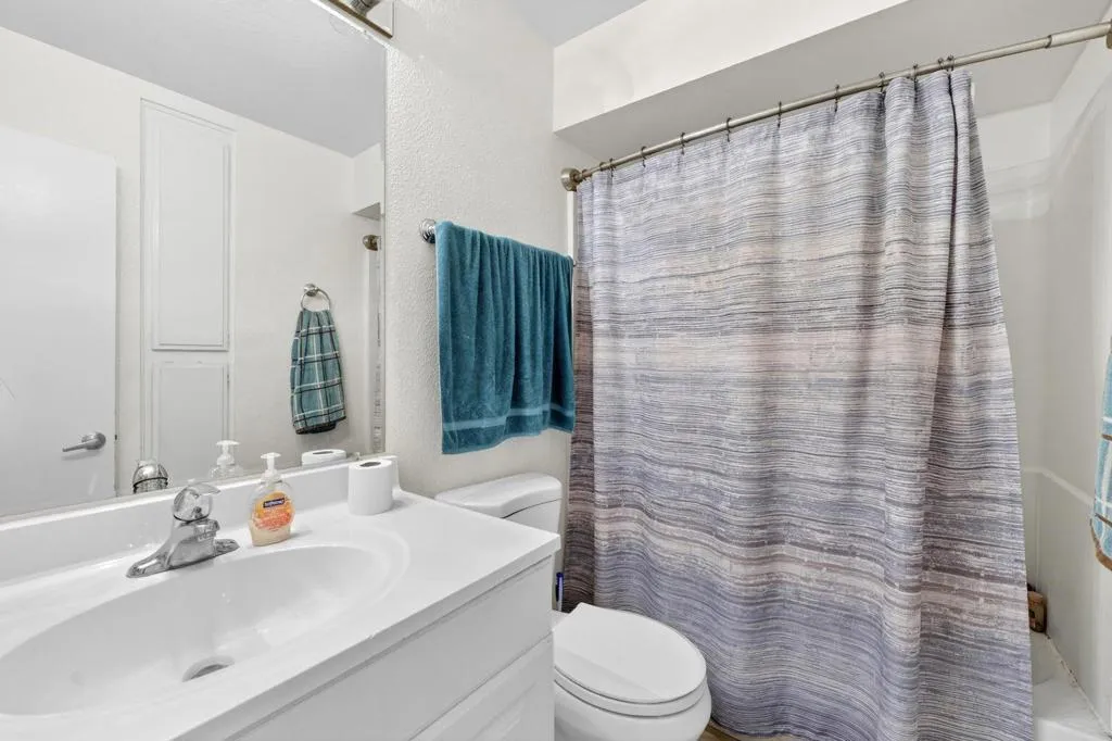 J4 - Bathroom