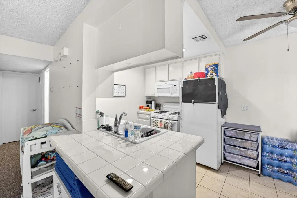 J1 - Kitchen