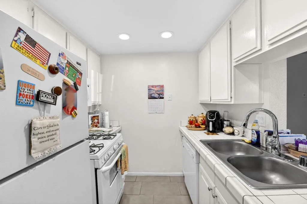 J3 - Kitchen