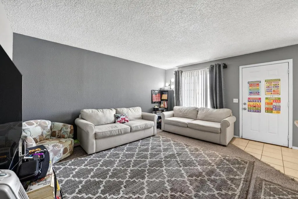 J4 - Living Room
