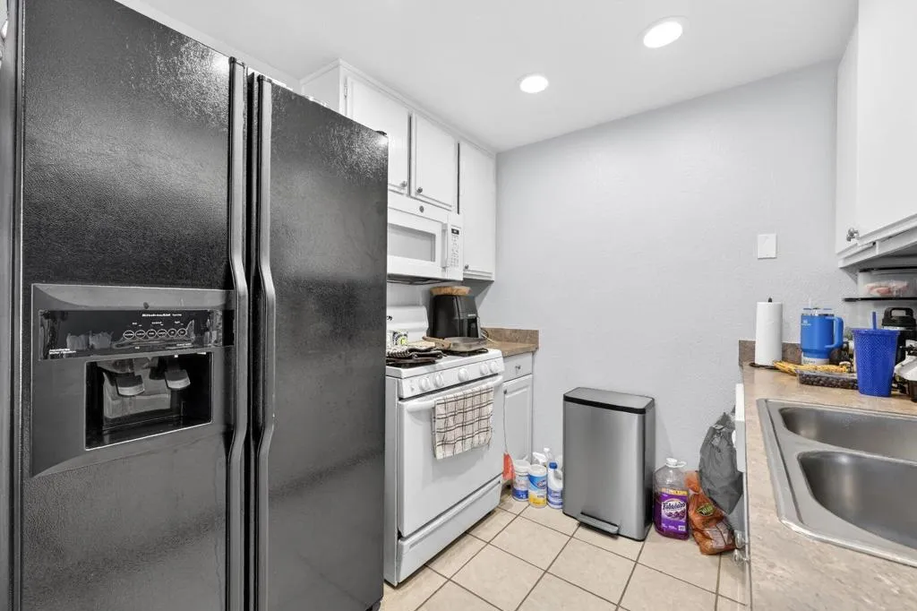 J4 - Kitchen