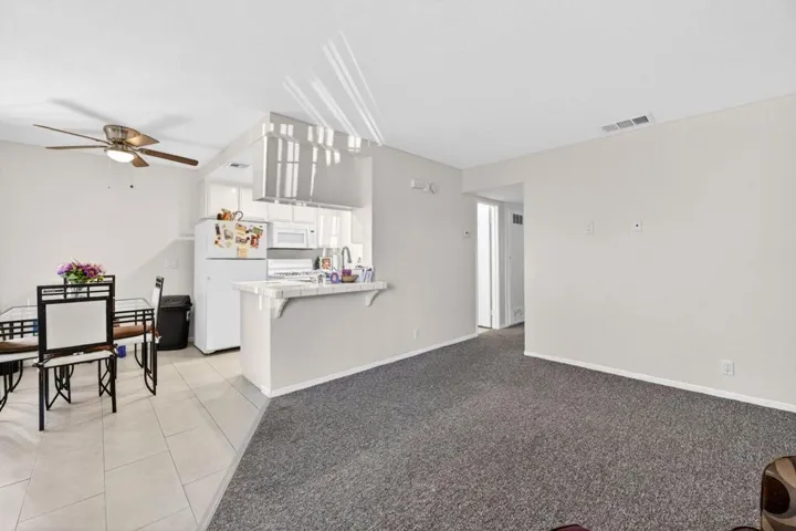 J3 - Kitchen/Living