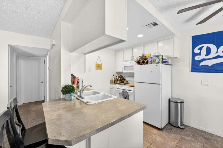 J2 - Kitchen