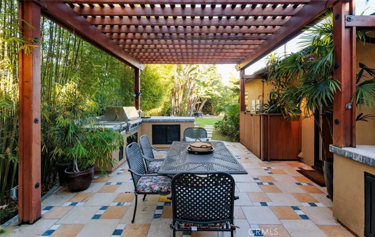 Outdoor kitchen with access from both Kitchen and Dining rooms