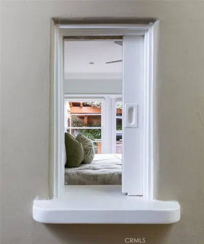 Passthrough from primary bedroom to hallway