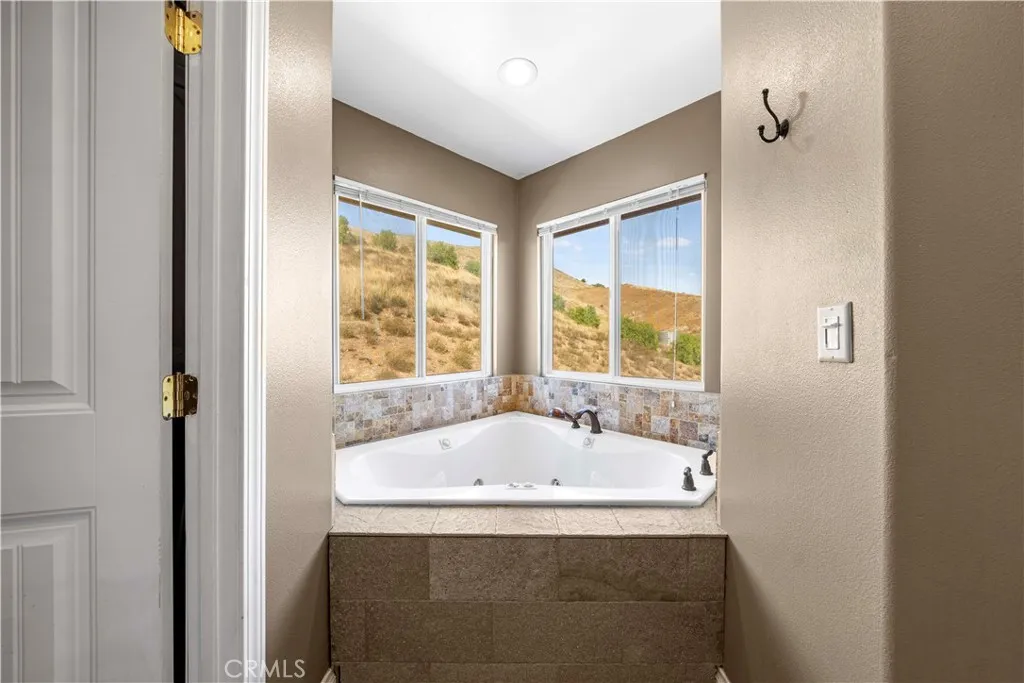 13560 Sego Rd., Agua Dulce, California 91390 home-pic-37