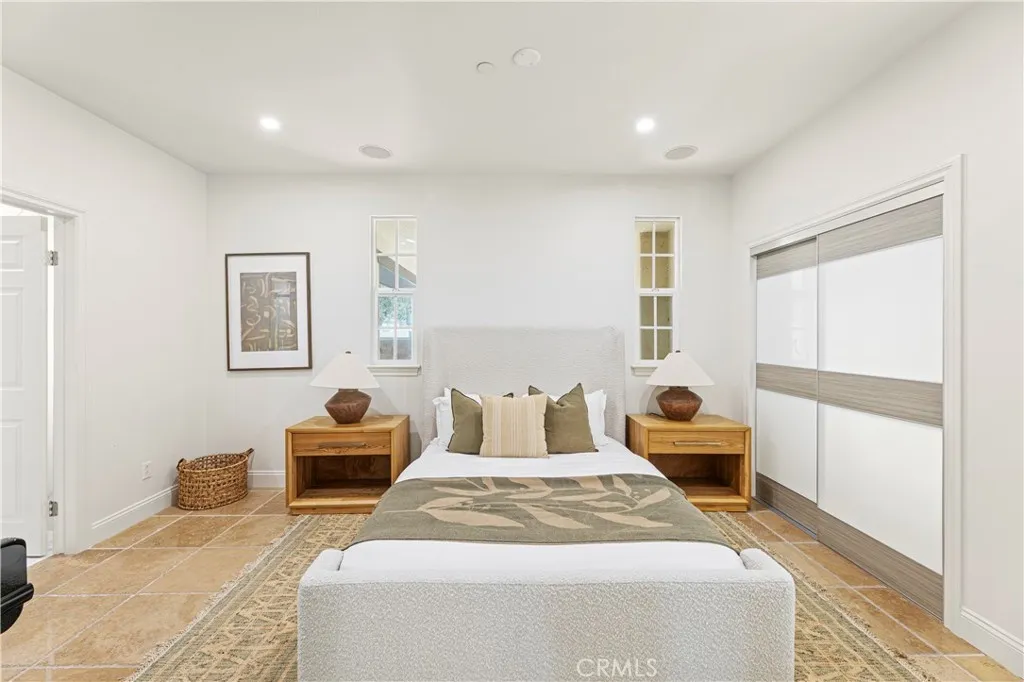 21 Sylvan, Irvine, California 92603 home-pic-10