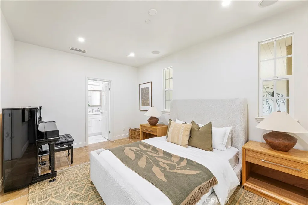 21 Sylvan, Irvine, California 92603 home-pic-11